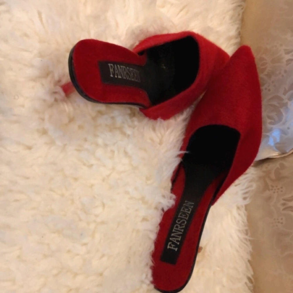 Red Heels - Picture 4 of 4